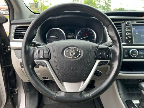 Used 2019 Toyota Highlander Limited Platinum AWD/4WD image 21