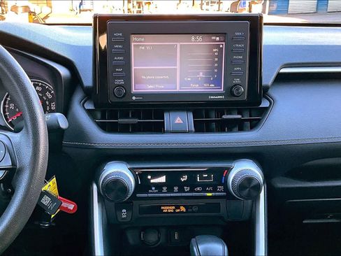 Used 2022 Toyota RAV4 LE image 6