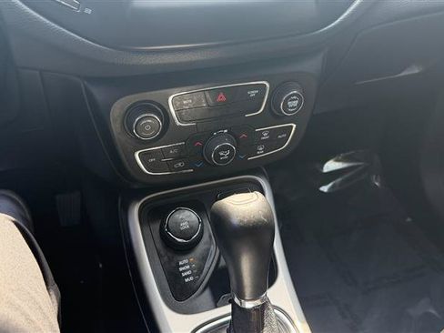 Used 2018 Jeep Compass Latitude w/ Popular Equipment Group AWD/4WD image 36