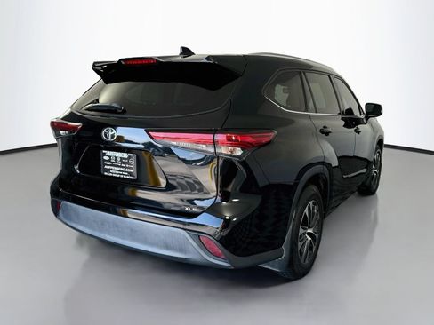 Used 2021 Toyota Highlander XLE FWD image 7