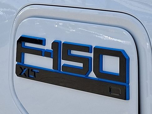 Used 2025 Ford F150 Lightning XLT AWD/4WD image 32