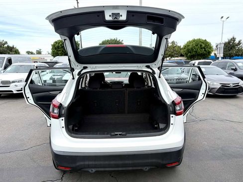 Used 2021 Nissan Rogue Sport S image 3