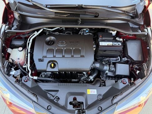 Used 2019 Toyota C-HR LE FWD image 9