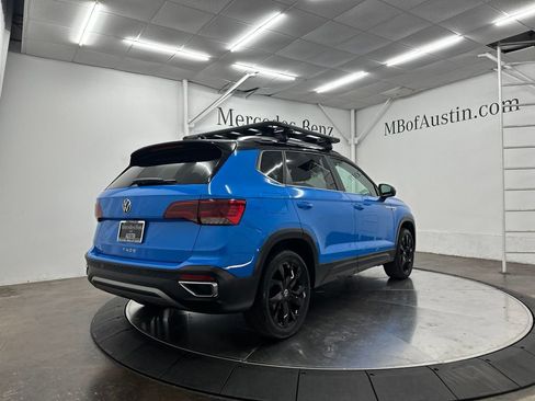 Used 2023 Volkswagen Taos SE w/ Panoramic Sunroof Package FWD image 7