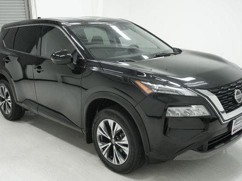Used 2021 Nissan Rogue SV FWD image 3