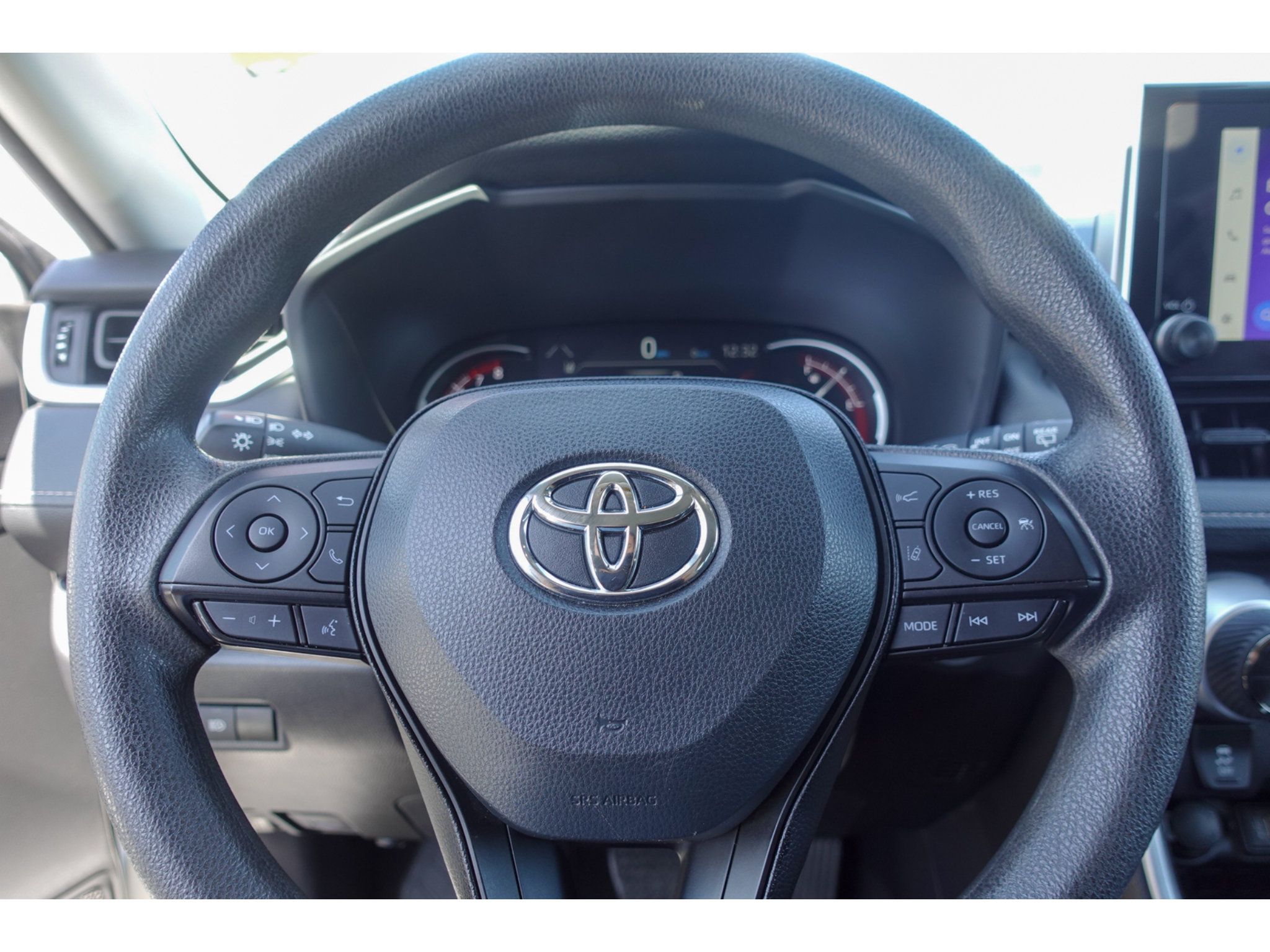 Used 2025 Toyota RAV4 XLE FWD image 12