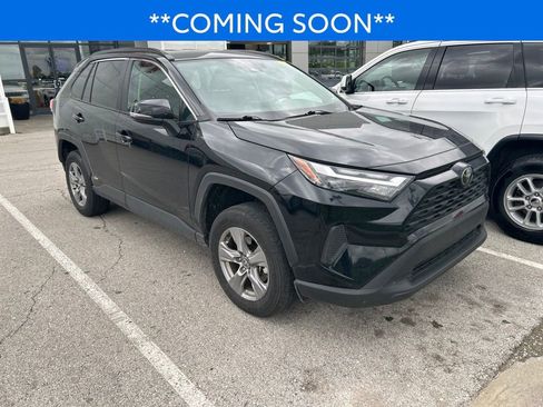 Used 2025 Toyota RAV4 XLE AWD/4WD image 2