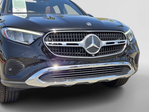 Certified 2023 Mercedes-Benz GLC 300 4MATIC w/ Exclusive Trim Package image 9