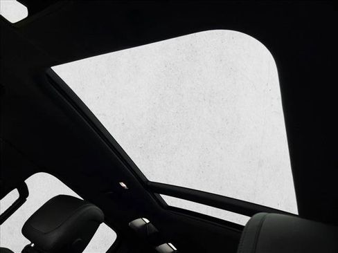 Certified 2023 Land Rover Defender 110 V8 image 15