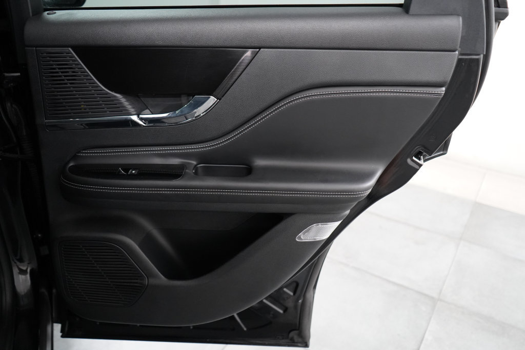 Used 2020 Lincoln Corsair AWD image 28