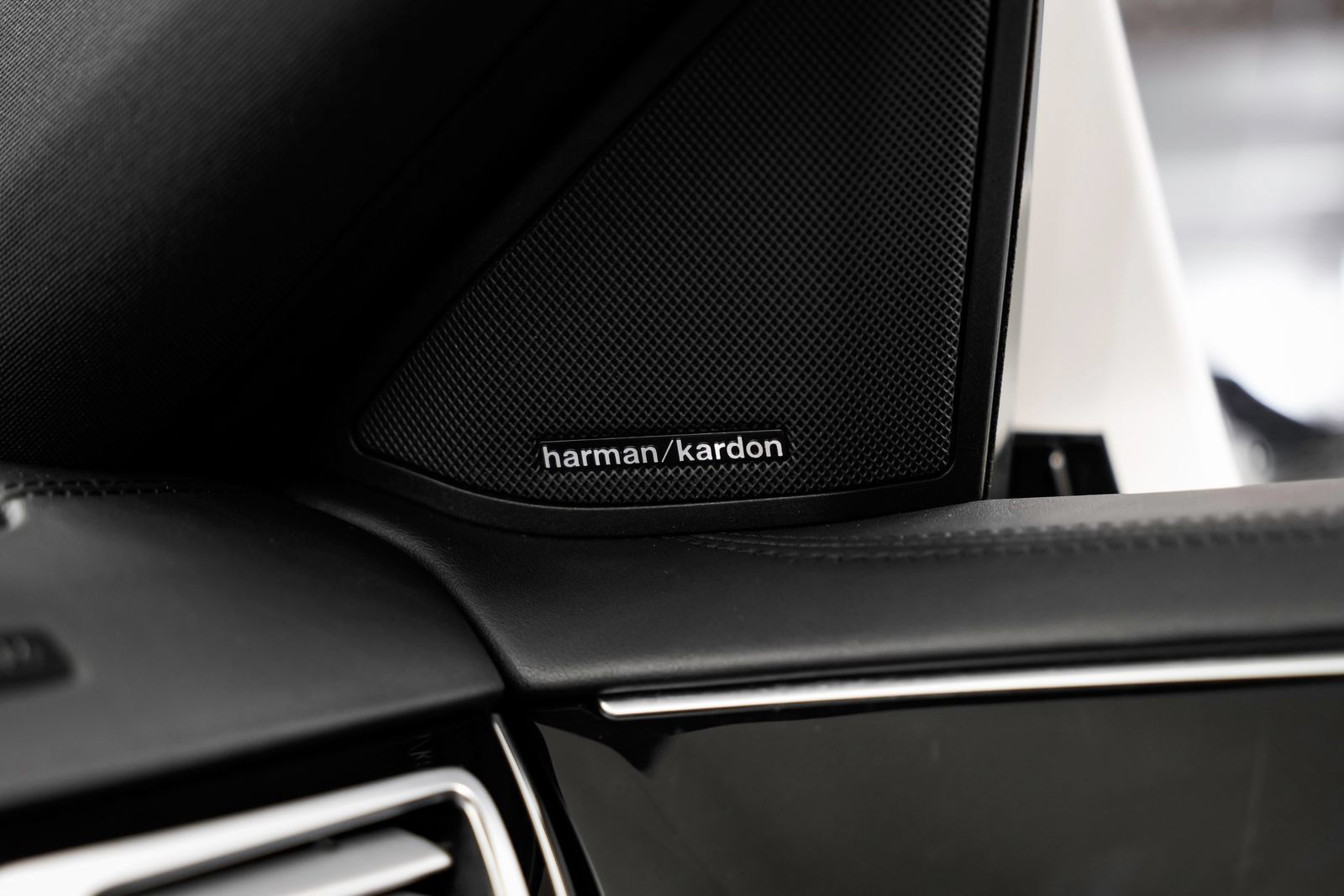 Used 2015 Mercedes-Benz E 400 Sedan image 16