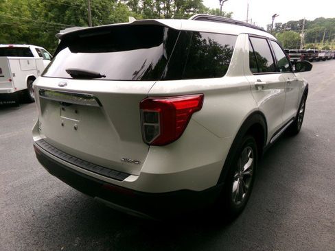 Used 2023 Ford Explorer XLT w/ Equipment Group 202A AWD/4WD image 9