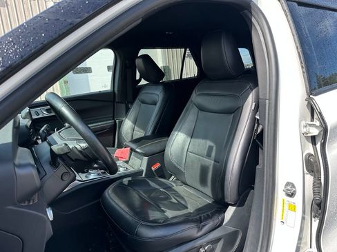 Used 2020 Ford Explorer Limited w/ Class III Trailer Tow Package AWD/4WD image 18