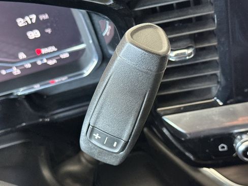 Used 2024 GMC Sierra 1500 SLT image 32