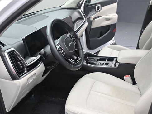 Used 2025 Kia Sorento S w/ Panoramic Sunroof Package FWD image 5