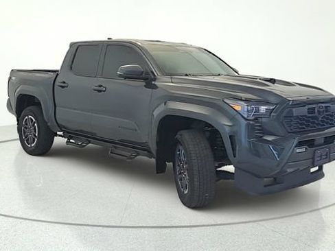 Used 2024 Toyota Tacoma TRD Sport w/ TRD Sport Premium Package AWD/4WD image 8
