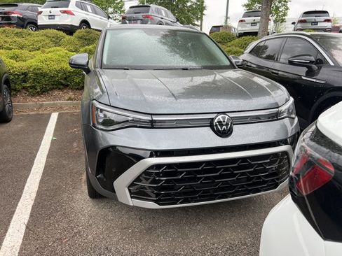 New 2025 Volkswagen Taos SEL image 2