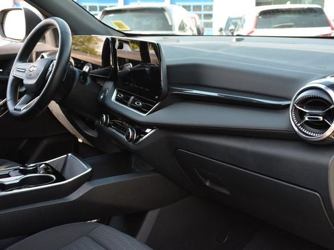 Used 2026 Chevrolet Equinox LT AWD/4WD image 19