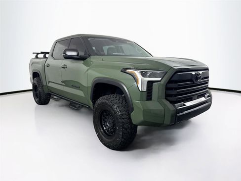 Used 2022 Toyota Tundra SR5 w/ SR5 Premium Package AWD/4WD image 10