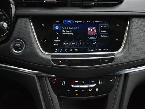 Used 2024 Cadillac XT6 Luxury w/ LPO, Floor Liner Package image 25