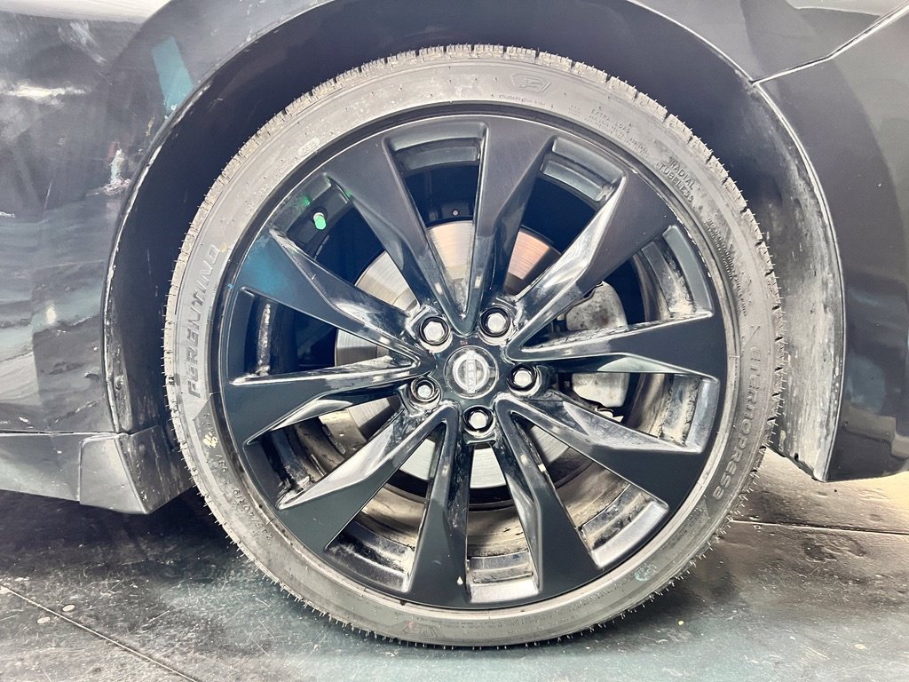 Used 2023 Nissan Maxima SR w/ Sport Mat Group FWD image 11