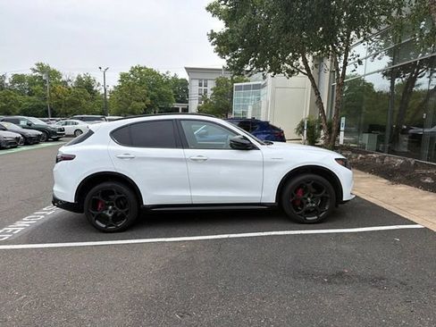 Used 2024 Alfa Romeo Stelvio Veloce AWD/4WD image 9