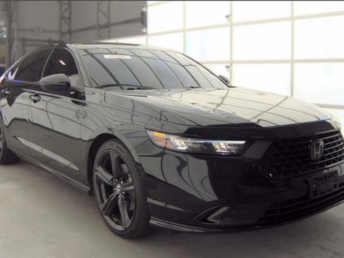Used 2023 Honda Accord Sport image 4
