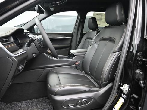 New 2026 Jeep Grand Cherokee L Limited AWD/4WD image 4