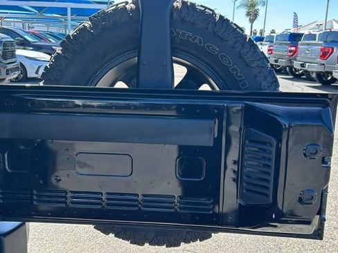 Used 2017 Jeep Wrangler Rubicon w/ Connectivity Group AWD/4WD image 13