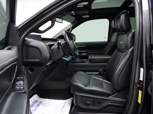 Used 2025 Ford Expedition Platinum w/ Stealth Appearance Package AWD/4WD image 12