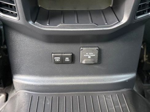 Used 2024 Toyota Tundra Limited image 9