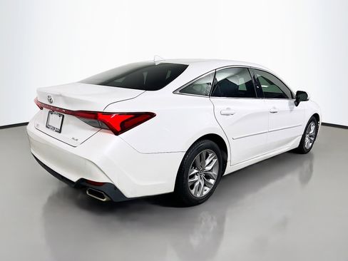 Used 2019 Toyota Avalon XLE FWD image 4