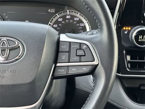 Used 2023 Toyota Highlander XLE image 10
