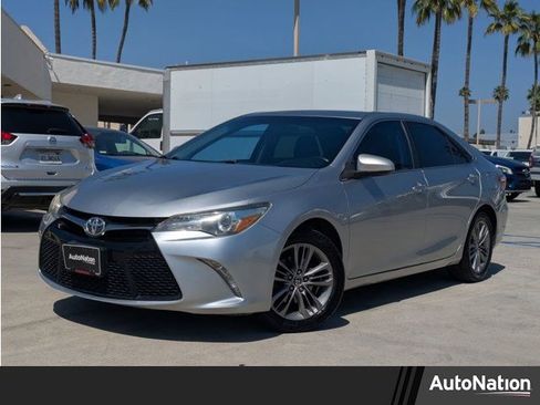 Used 2015 Toyota Camry SE image 1