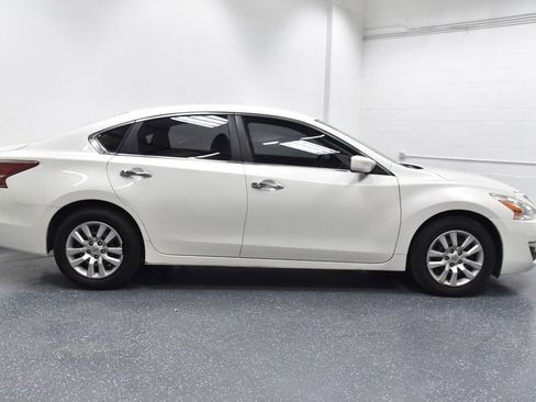 Used 2013 Nissan Altima 2.5 S image 3