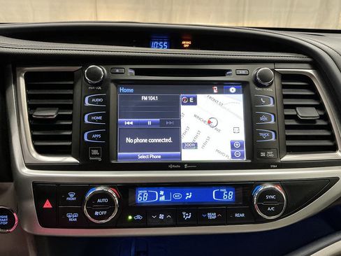 Used 2015 Toyota Highlander Limited Platinum AWD/4WD image 16