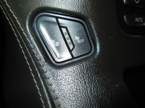 Used 2019 Chevrolet Suburban LT w/ Luxury Package image 23