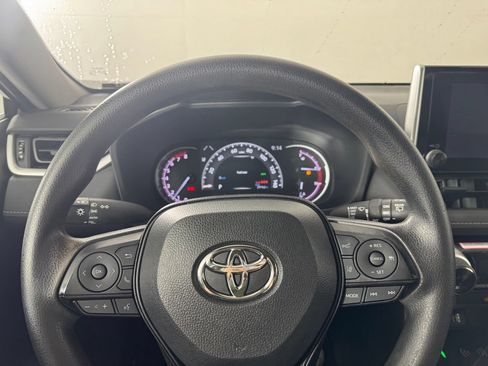 Used 2024 Toyota RAV4 XLE w/ Convenience Package FWD image 16