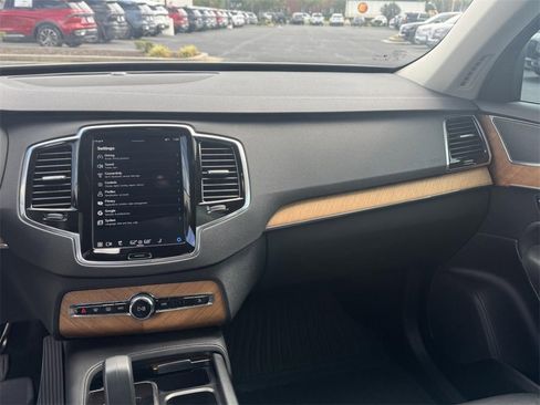 Used 2023 Volvo XC90 T8 Plus w/ Protection Package Premier image 17