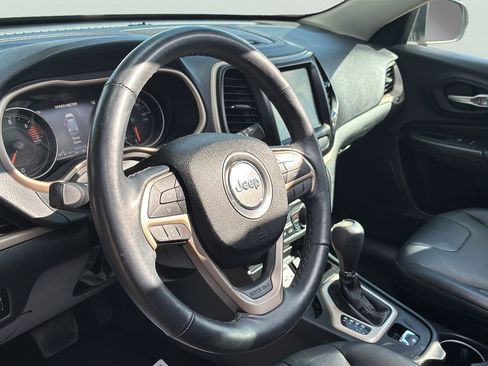 Used 2016 Jeep Cherokee Limited FWD image 27