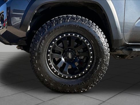 Used 2020 Toyota Tacoma TRD Off-Road image 10