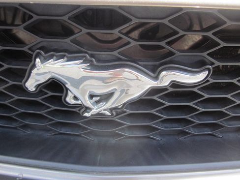 Used 2005 Ford Mustang Premium image 29