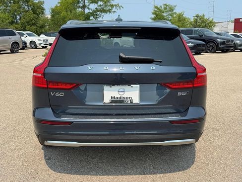 Used 2025 Volvo V60 B5 Cross Country Ultra AWD/4WD image 3