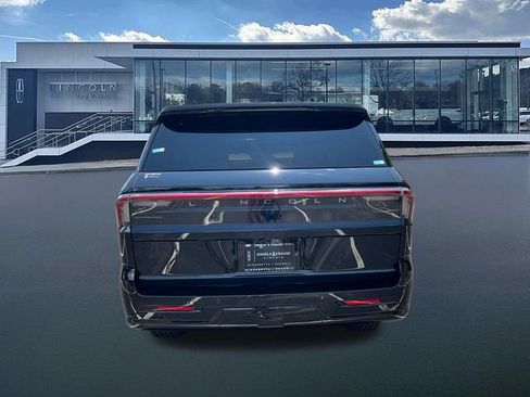New 2026 Lincoln Navigator Reserve AWD/4WD image 7