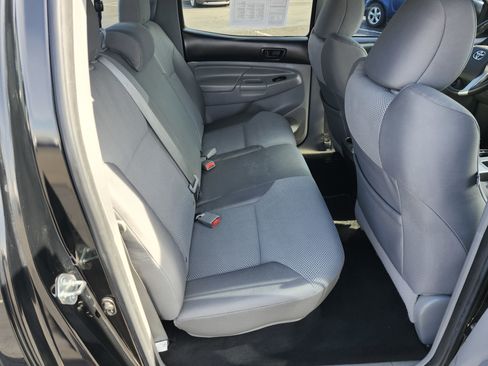 Used 2015 Toyota Tacoma TRD Pro w/ TRD Off-Road Package image 18