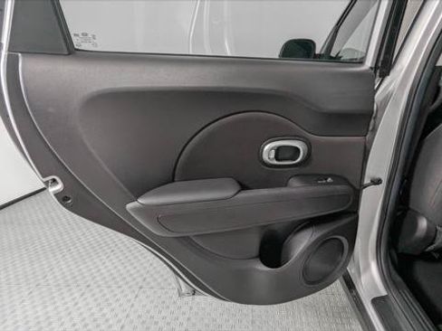 Used 2018 Kia Soul + FWD image 16