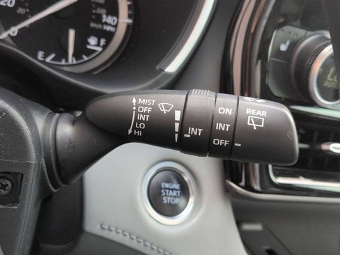 Used 2021 Toyota Highlander XLE AWD/4WD image 28