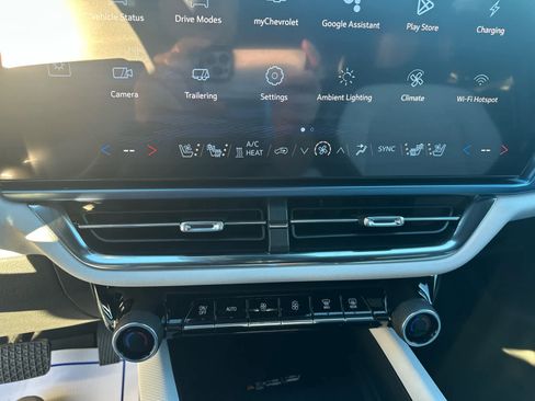 New 2026 Chevrolet Equinox EV LT image 28