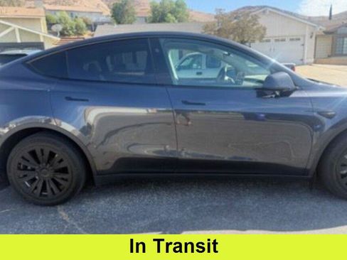 Used 2024 Tesla Model Y Long Range AWD/4WD image 1