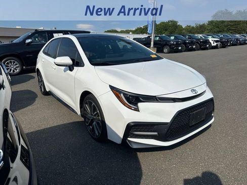 Used 2022 Toyota Corolla SE w/ SE Premium Package FWD image 2
